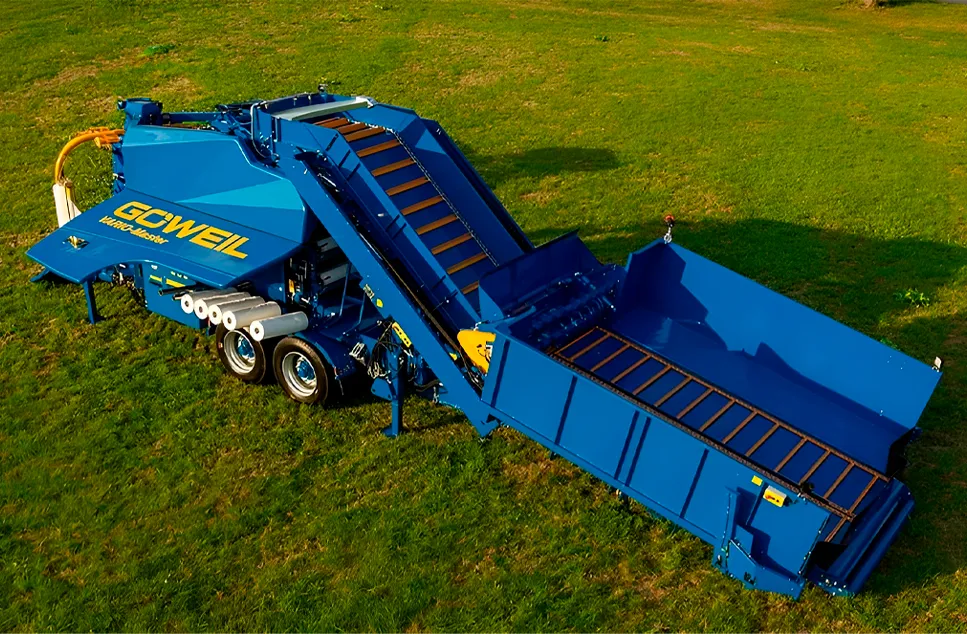 Encintadora empacadora marca goweil en el campo