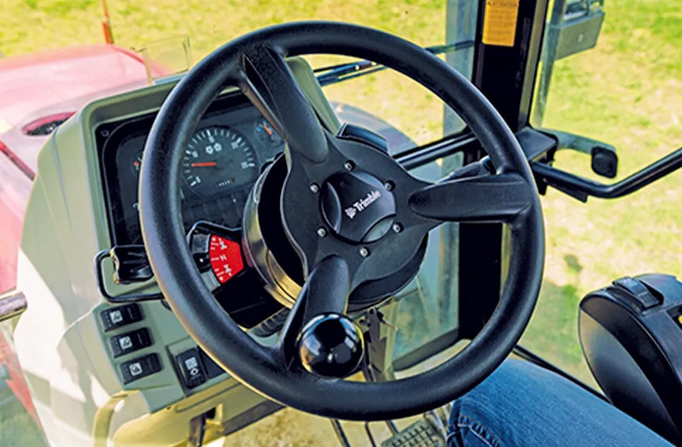 Volante de autoguiado Trimble en tractor