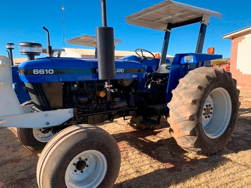 Maquinaría agrícola New Holland 6610S 4WD