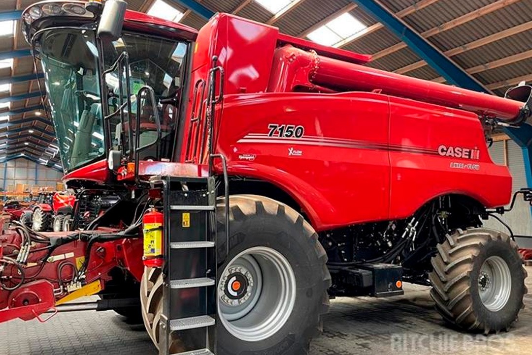 Cosechadora Axial Flow 7150 en bodega