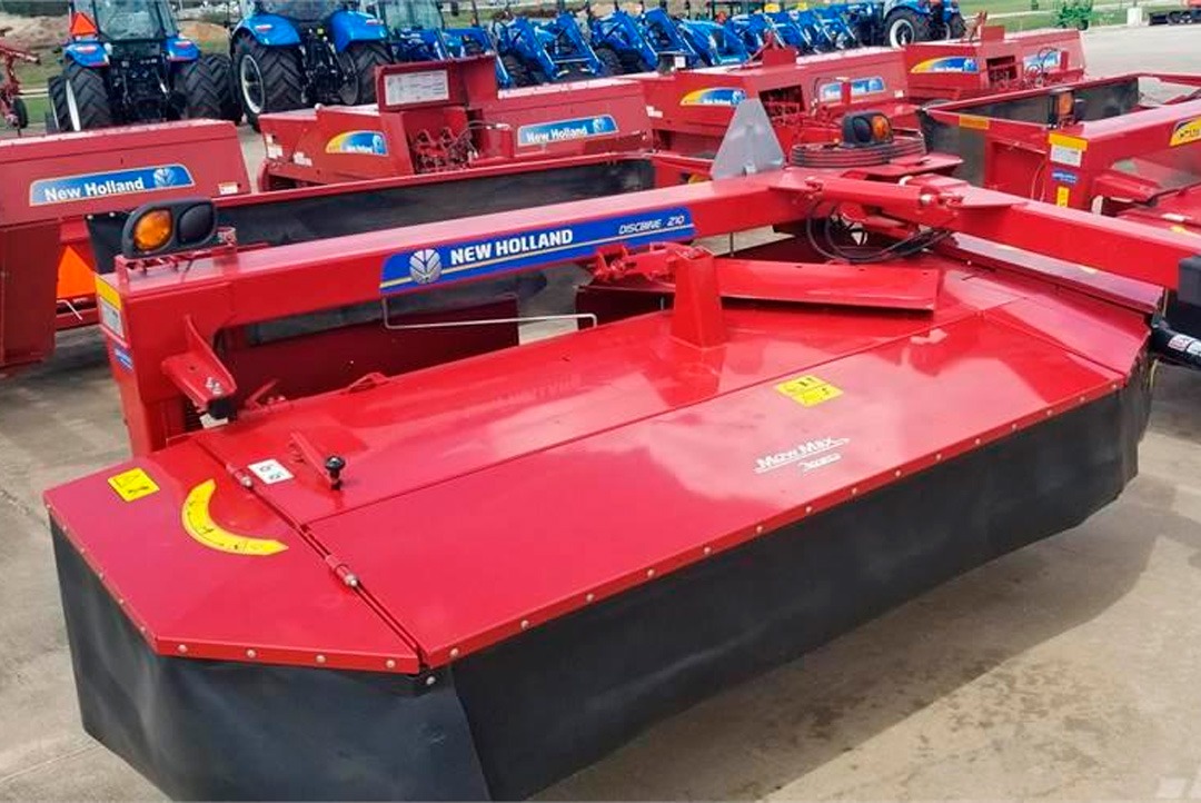 Máquina segadora D210 en el bosque