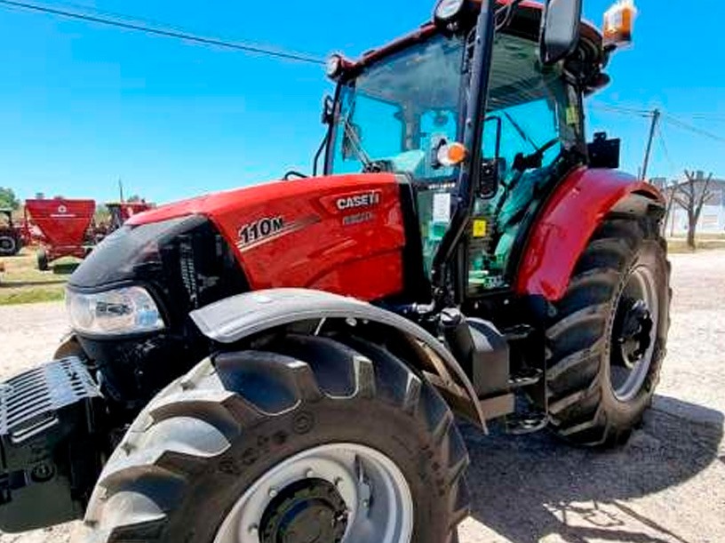 Farmall 110 color rojo para labores de agrícolas