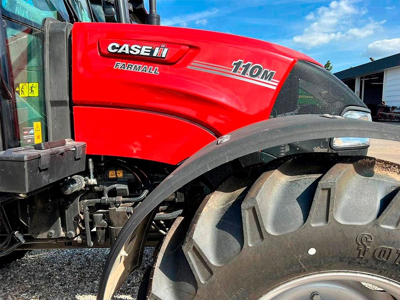 Vista a detalle de modelo tractor Case IH farmall