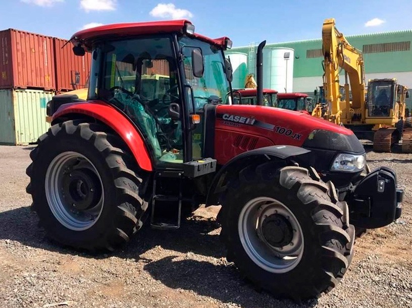 Tractor agrícola modelo Farmall 100JX