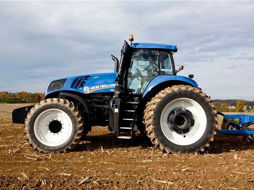 Vsita lateral de genesis New Holland en el campo