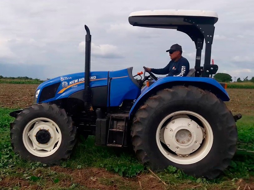 Tractor con techo para labores de agricultura