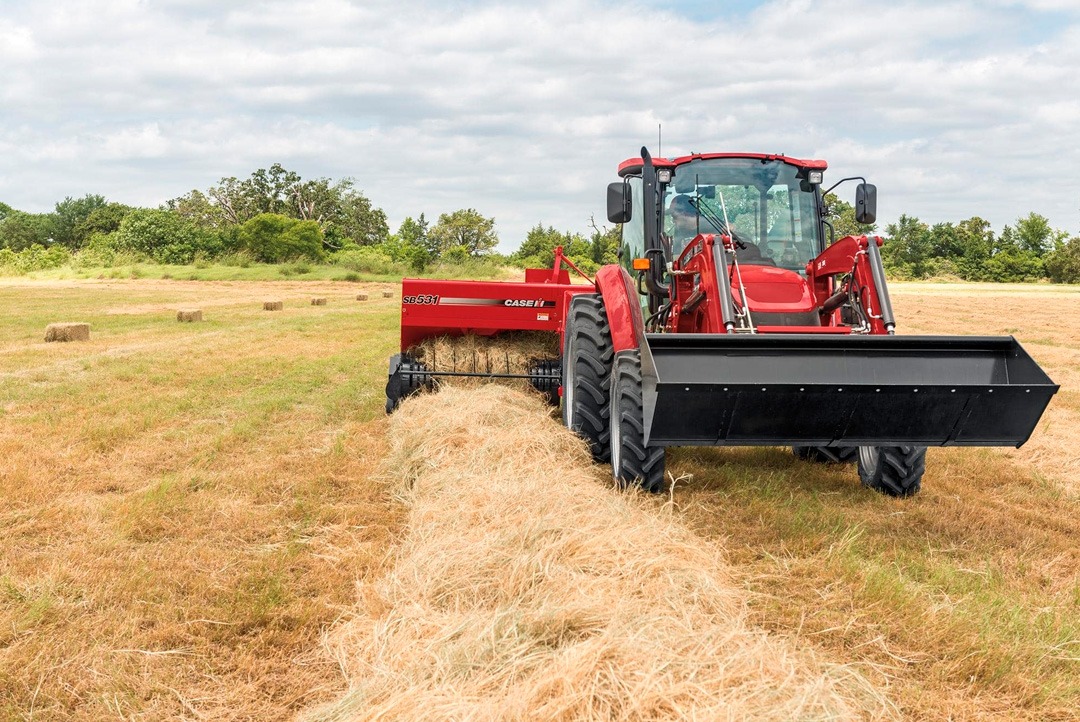 Empacadora equipada a un tractor