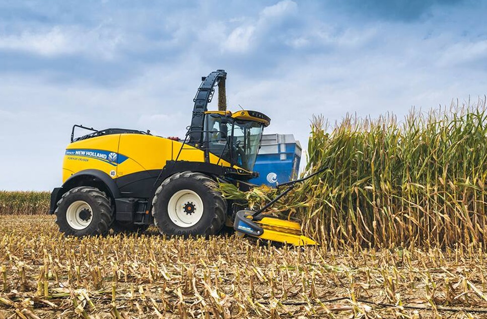 Picadora de forraje New Holland operando