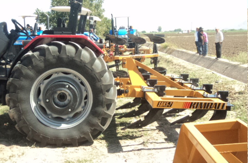 Implemento para tractor para arar