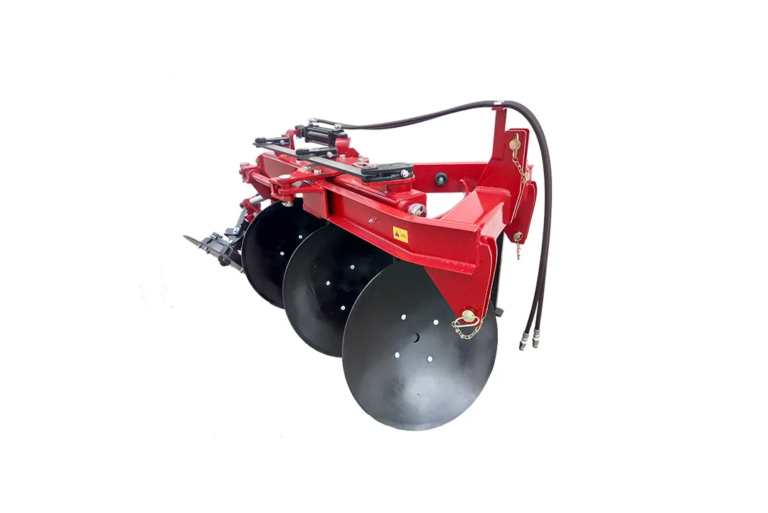 Arado de tres discos rojo marca Famaq
